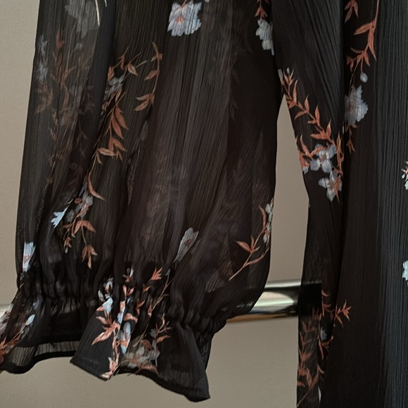 Lauren Conrad, women’s 1X, black with blue/rust floral pattern, sheer sleeves. - Picture 4 of 6
